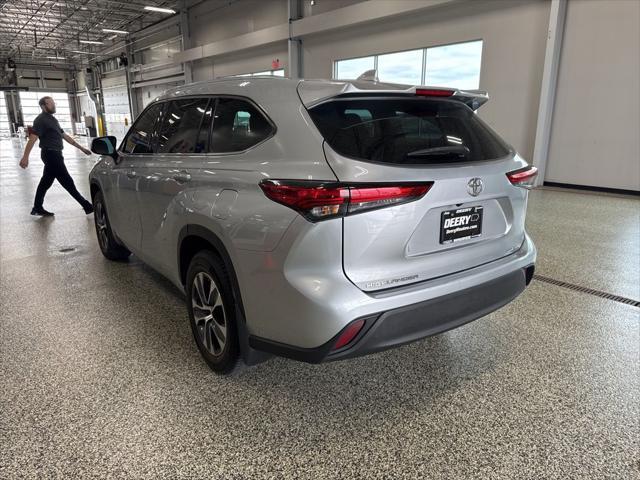 used 2020 Toyota Highlander car, priced at $33,819
