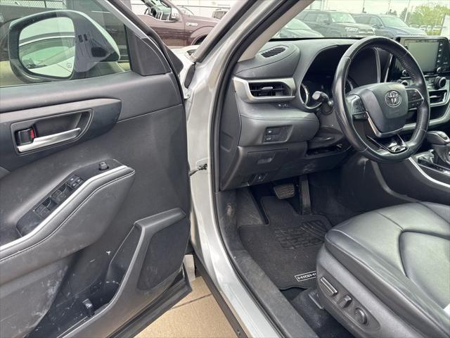 used 2020 Toyota Highlander car, priced at $34,323