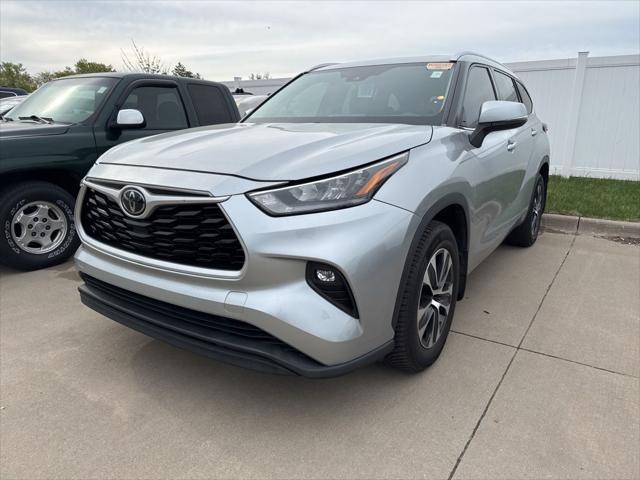 used 2020 Toyota Highlander car, priced at $34,323