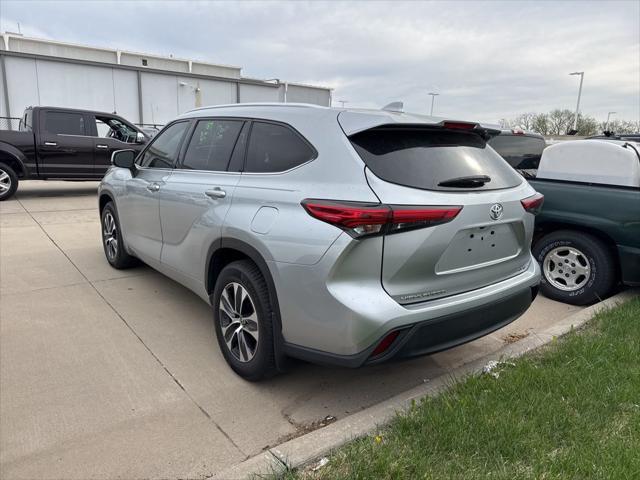 used 2020 Toyota Highlander car, priced at $34,323