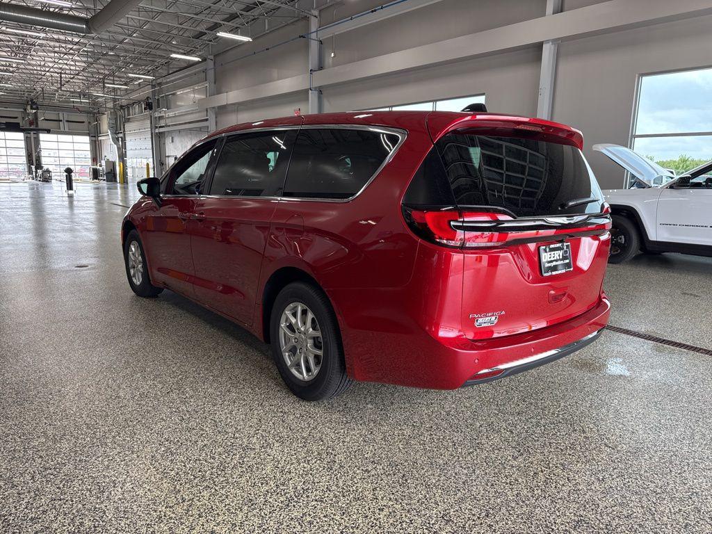 new 2026 Chrysler Pacifica car, priced at $43,687