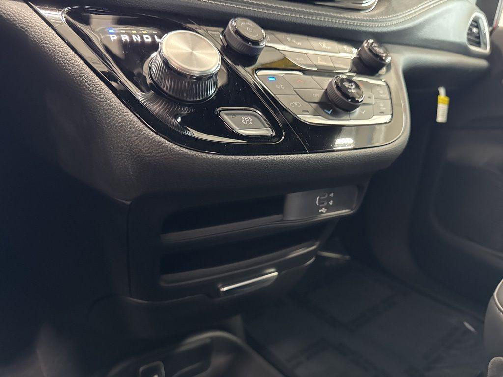 new 2026 Chrysler Pacifica car, priced at $43,687