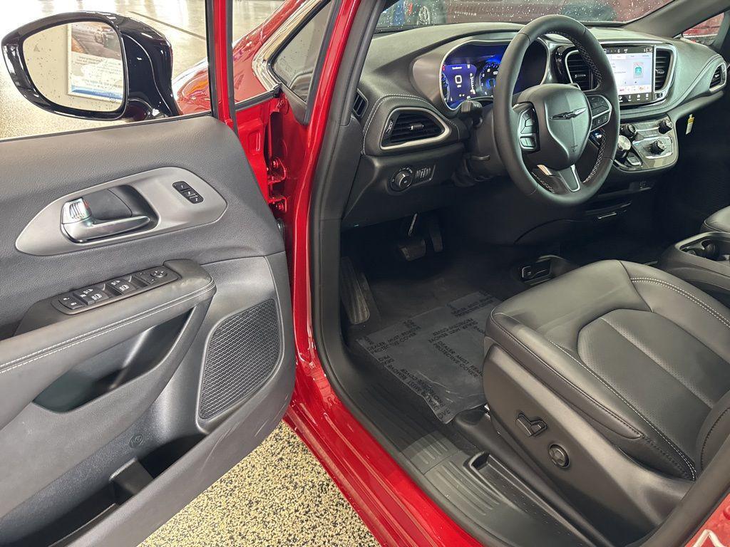 new 2026 Chrysler Pacifica car, priced at $43,687