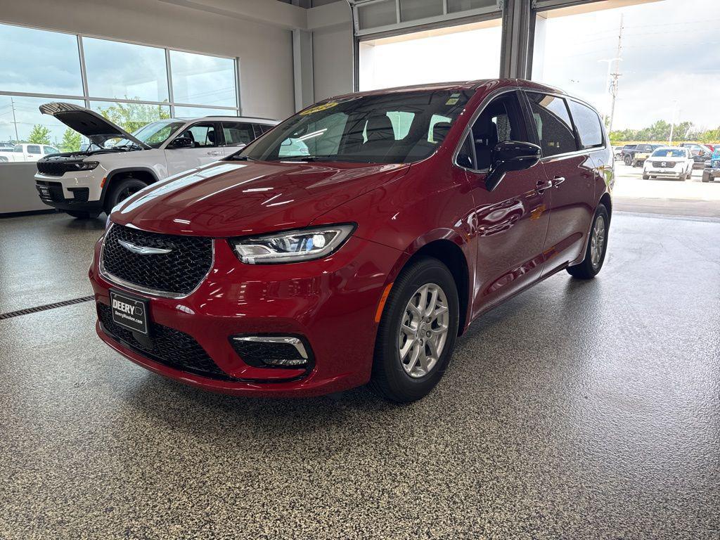 new 2026 Chrysler Pacifica car, priced at $43,687