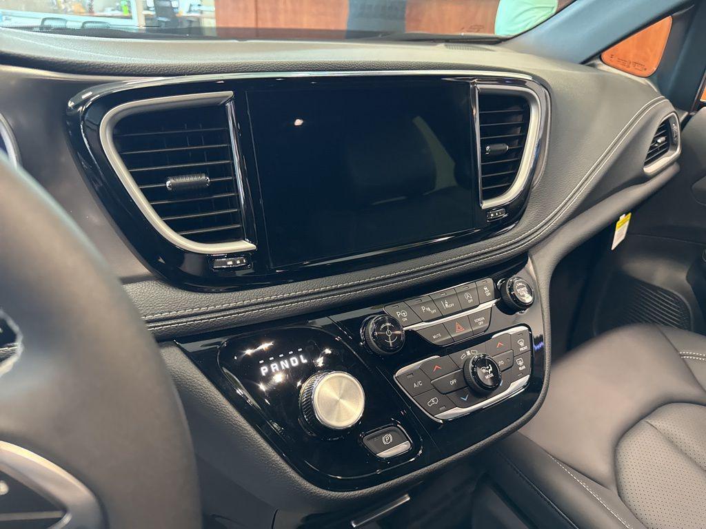 new 2025 Chrysler Pacifica car, priced at $41,422