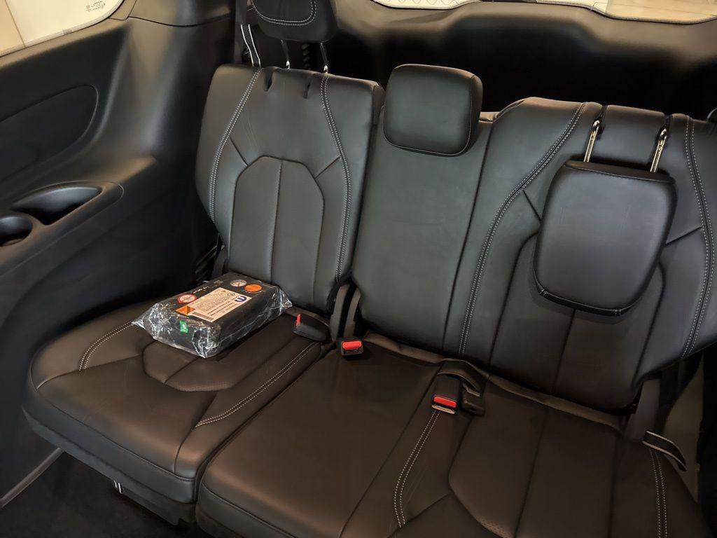 new 2025 Chrysler Pacifica car, priced at $41,422