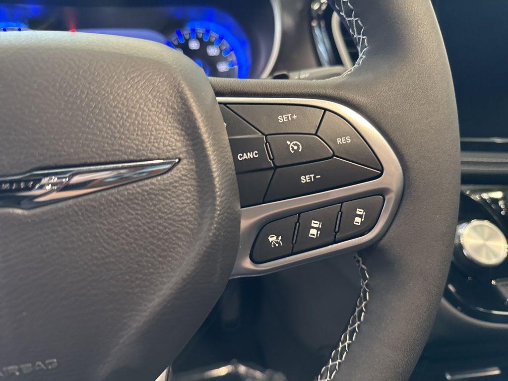 new 2025 Chrysler Pacifica car, priced at $41,422