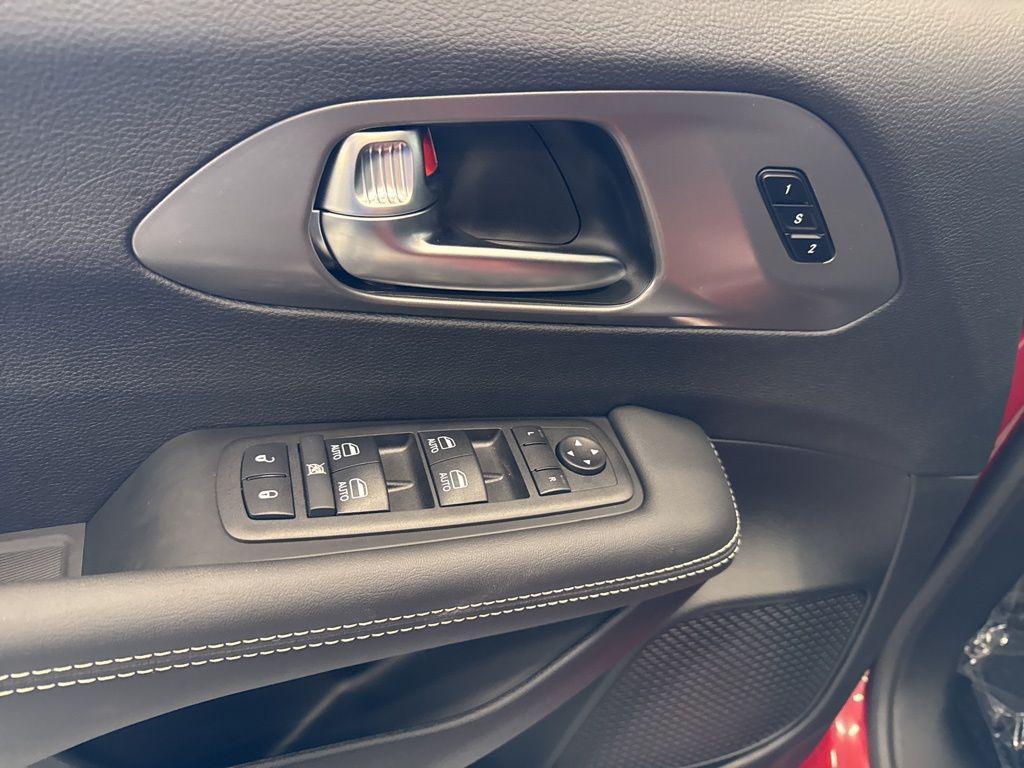new 2025 Chrysler Pacifica car, priced at $41,422