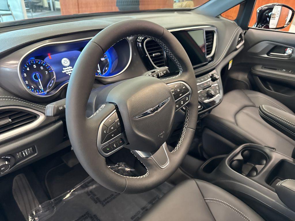 new 2025 Chrysler Pacifica car, priced at $41,422