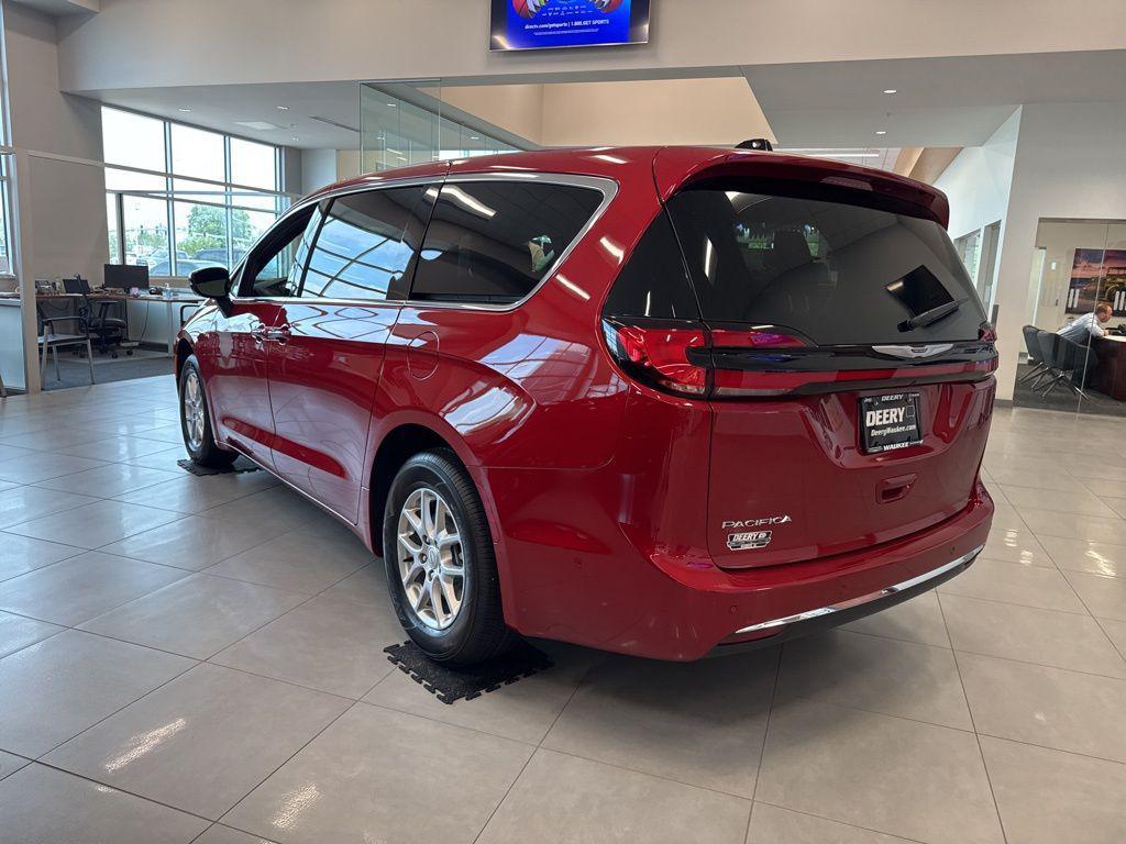 new 2025 Chrysler Pacifica car, priced at $41,422