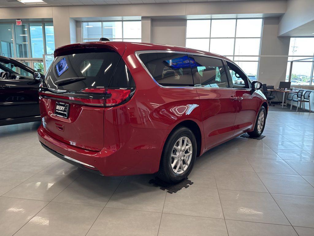 new 2025 Chrysler Pacifica car, priced at $41,422