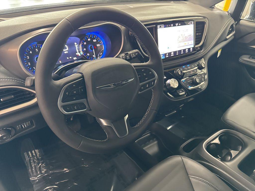 new 2025 Chrysler Pacifica car, priced at $47,558