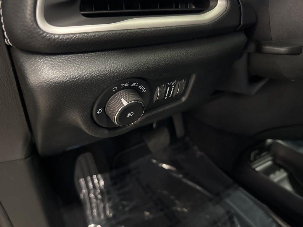 new 2025 Chrysler Pacifica car, priced at $47,558