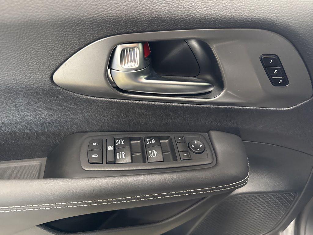 new 2025 Chrysler Pacifica car, priced at $47,558