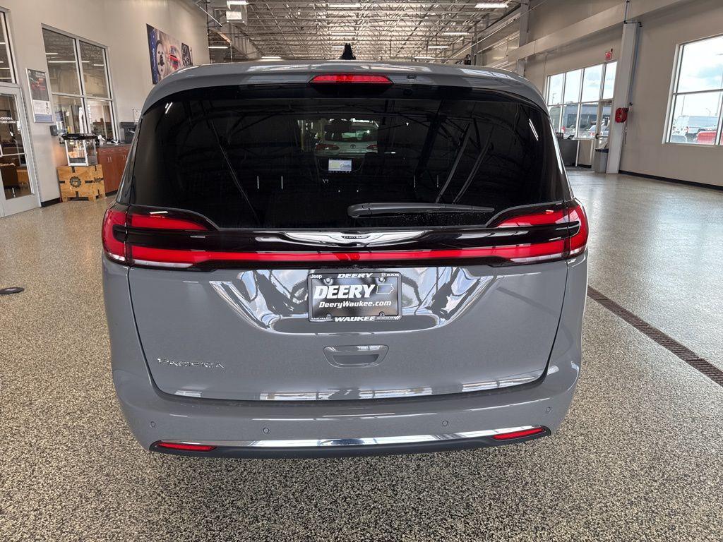 new 2025 Chrysler Pacifica car, priced at $47,558