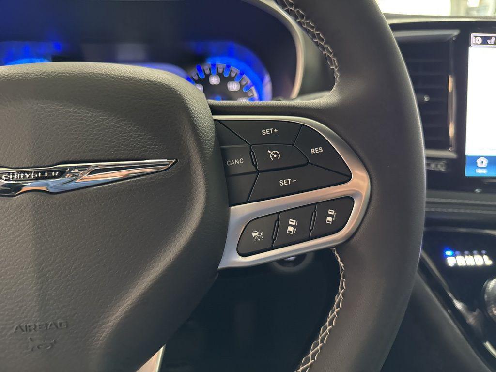 new 2025 Chrysler Pacifica car, priced at $47,558