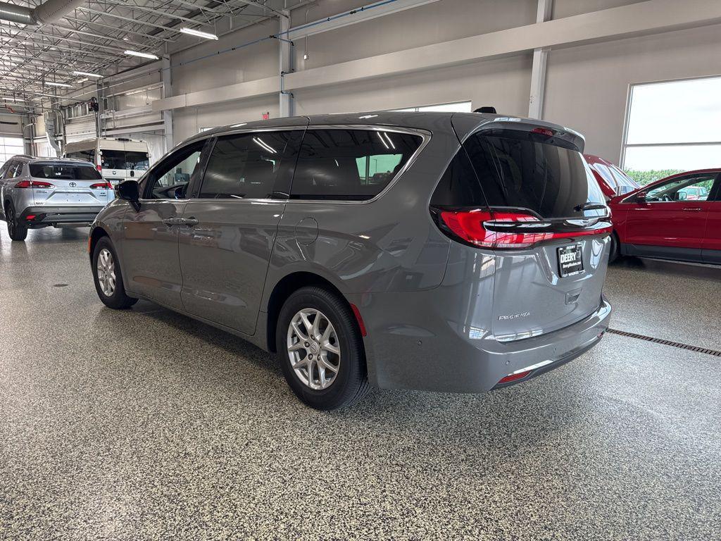 new 2025 Chrysler Pacifica car, priced at $47,558