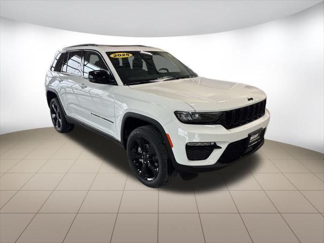 new 2025 Jeep Grand Cherokee car, priced at $44,470