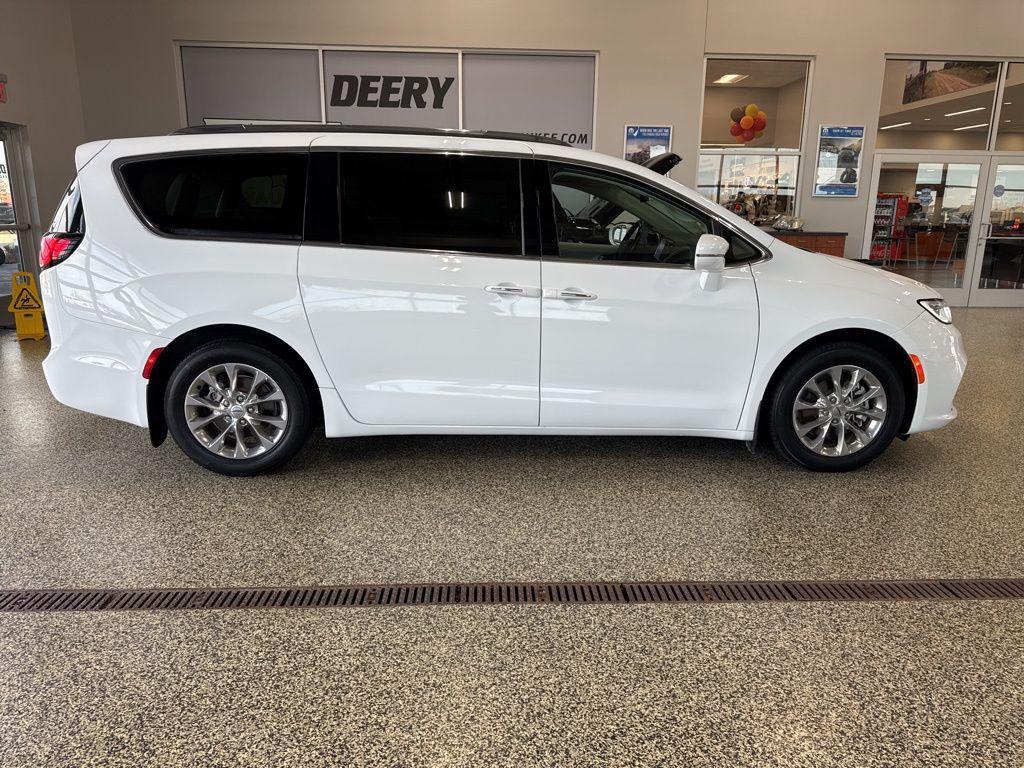 used 2021 Chrysler Pacifica car, priced at $19,500