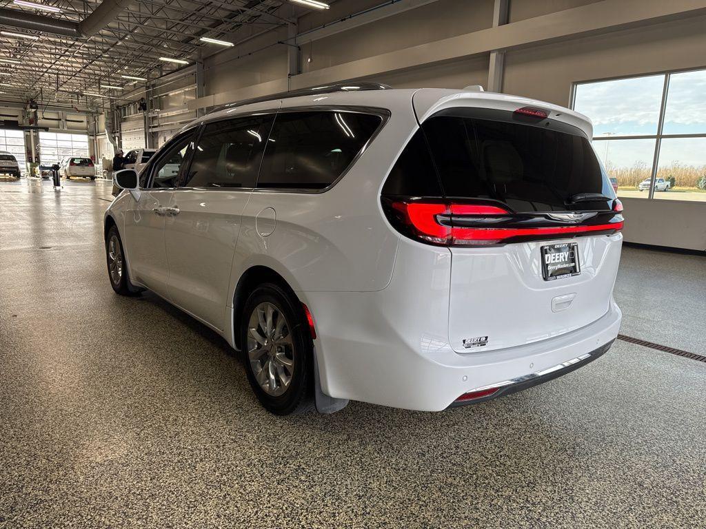 used 2021 Chrysler Pacifica car, priced at $19,500