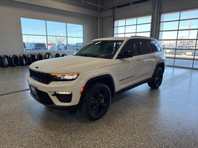 new 2025 Jeep Grand Cherokee car, priced at $44,220