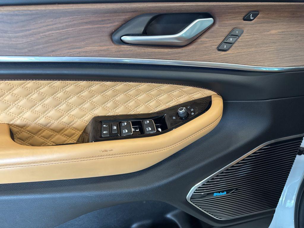 used 2022 Jeep Grand Cherokee car, priced at $36,500