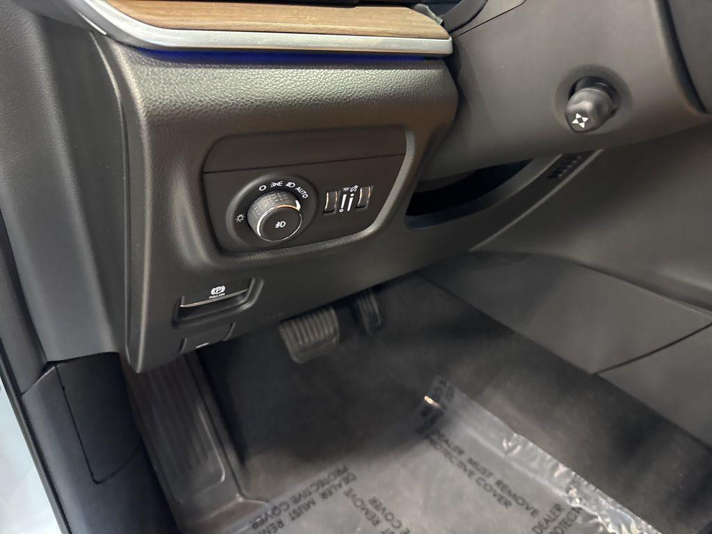 used 2022 Jeep Grand Cherokee car, priced at $36,500