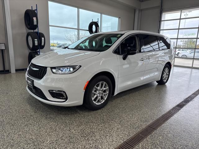 new 2024 Chrysler Pacifica car, priced at $40,789