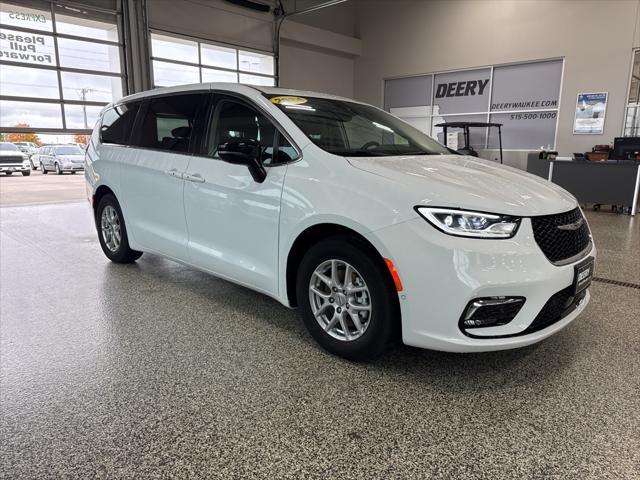 new 2024 Chrysler Pacifica car, priced at $40,789