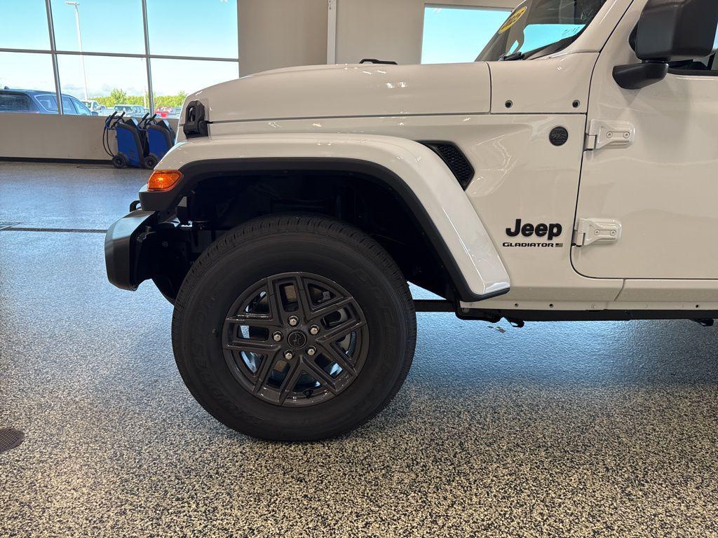new 2025 Jeep Gladiator car, priced at $46,441