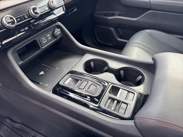 used 2025 Honda Pilot car, priced at $43,997