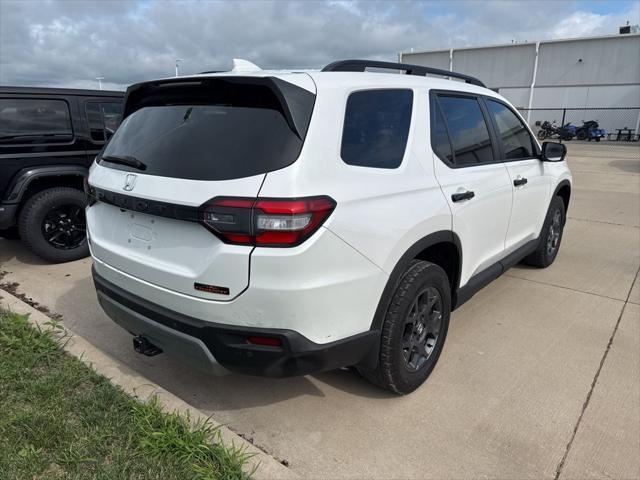 used 2025 Honda Pilot car, priced at $43,997