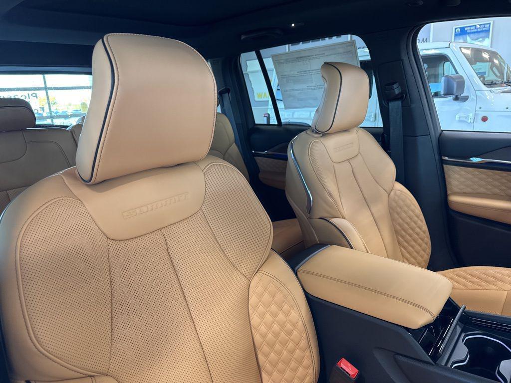 new 2025 Jeep Grand Cherokee car, priced at $54,271