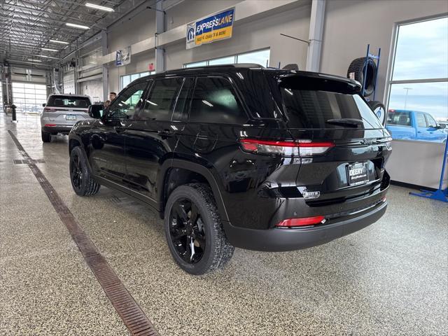 new 2025 Jeep Grand Cherokee car, priced at $40,412