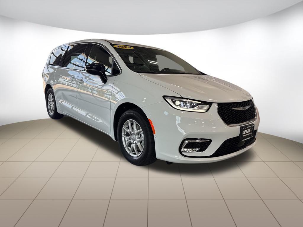 new 2025 Chrysler Pacifica car, priced at $42,932