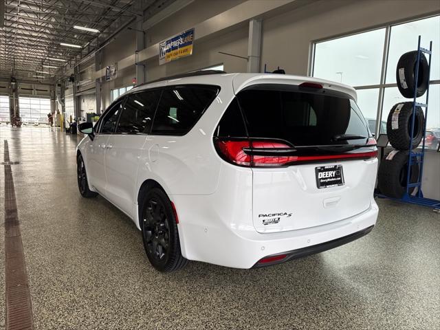 new 2024 Chrysler Pacifica car, priced at $43,809