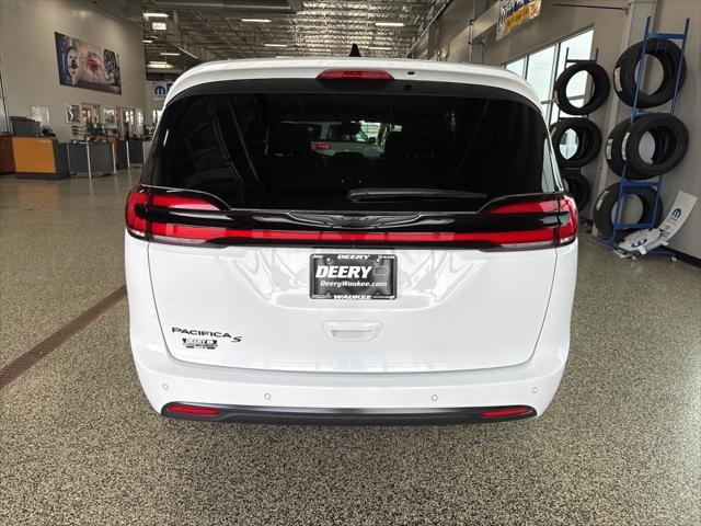 new 2024 Chrysler Pacifica car, priced at $43,809