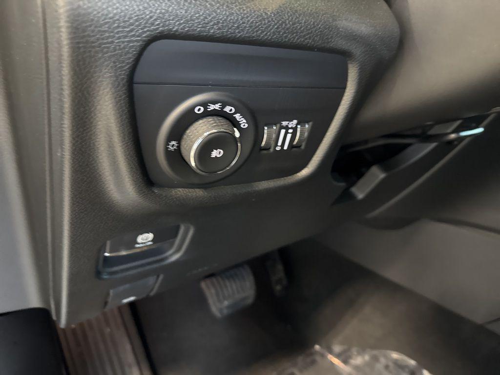 new 2025 Jeep Grand Cherokee L car, priced at $46,166
