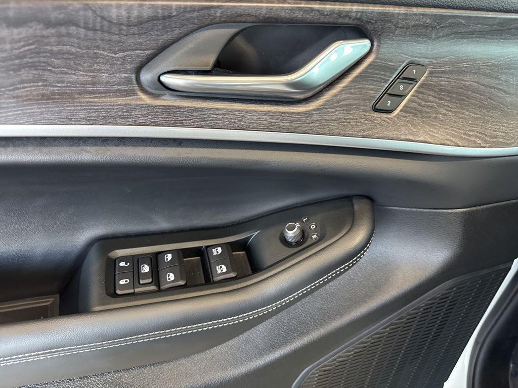 new 2025 Jeep Grand Cherokee L car, priced at $46,166