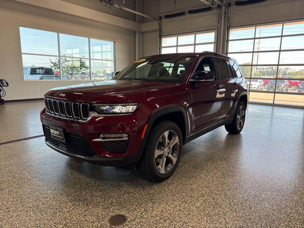 new 2025 Jeep Grand Cherokee car, priced at $44,616