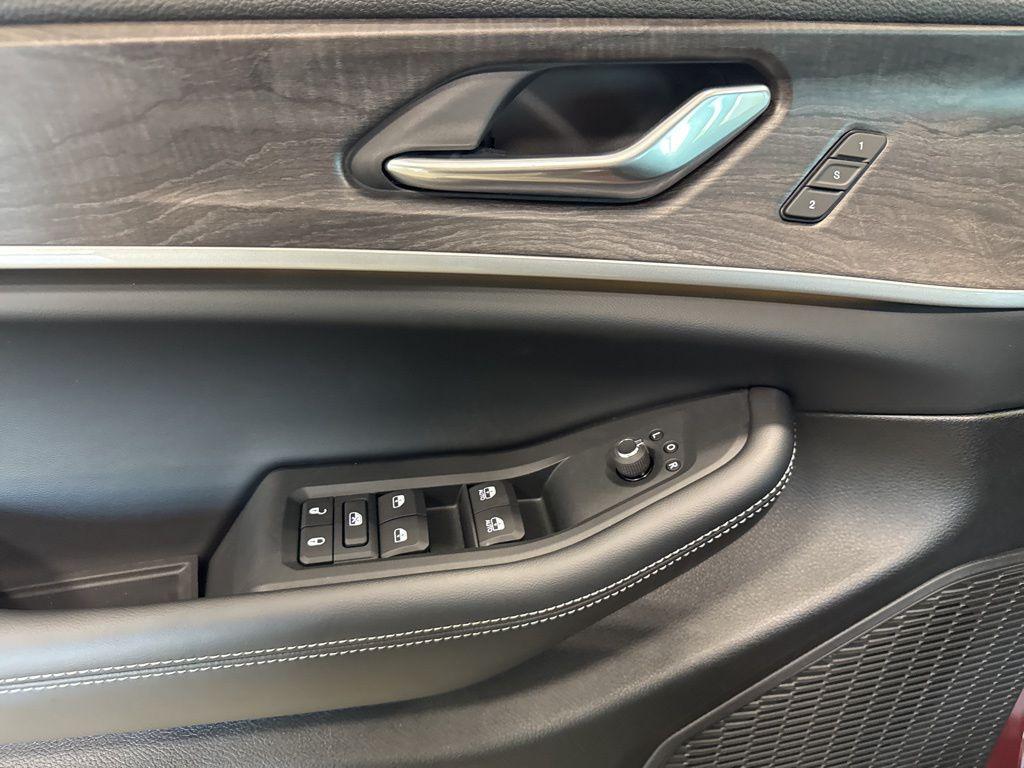 new 2025 Jeep Grand Cherokee car, priced at $44,616