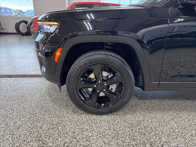 new 2025 Jeep Grand Cherokee car, priced at $40,611