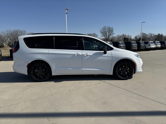 new 2024 Chrysler Pacifica car, priced at $41,522