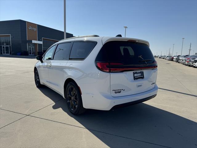 new 2024 Chrysler Pacifica car, priced at $41,522