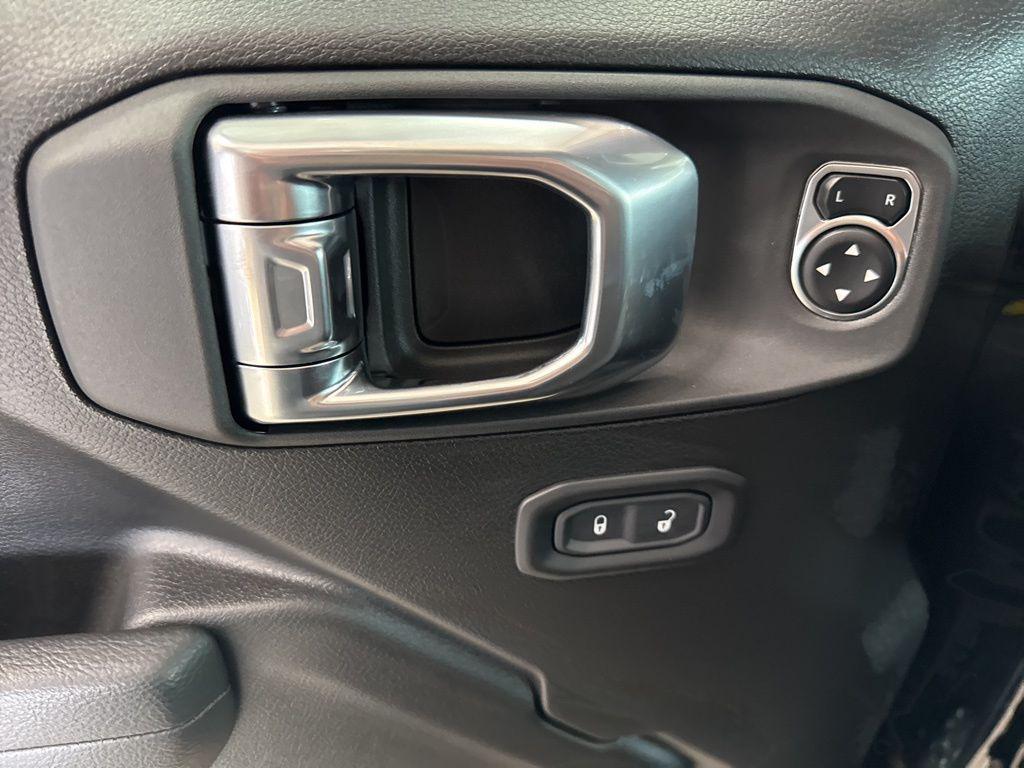 new 2025 Jeep Gladiator car, priced at $45,541