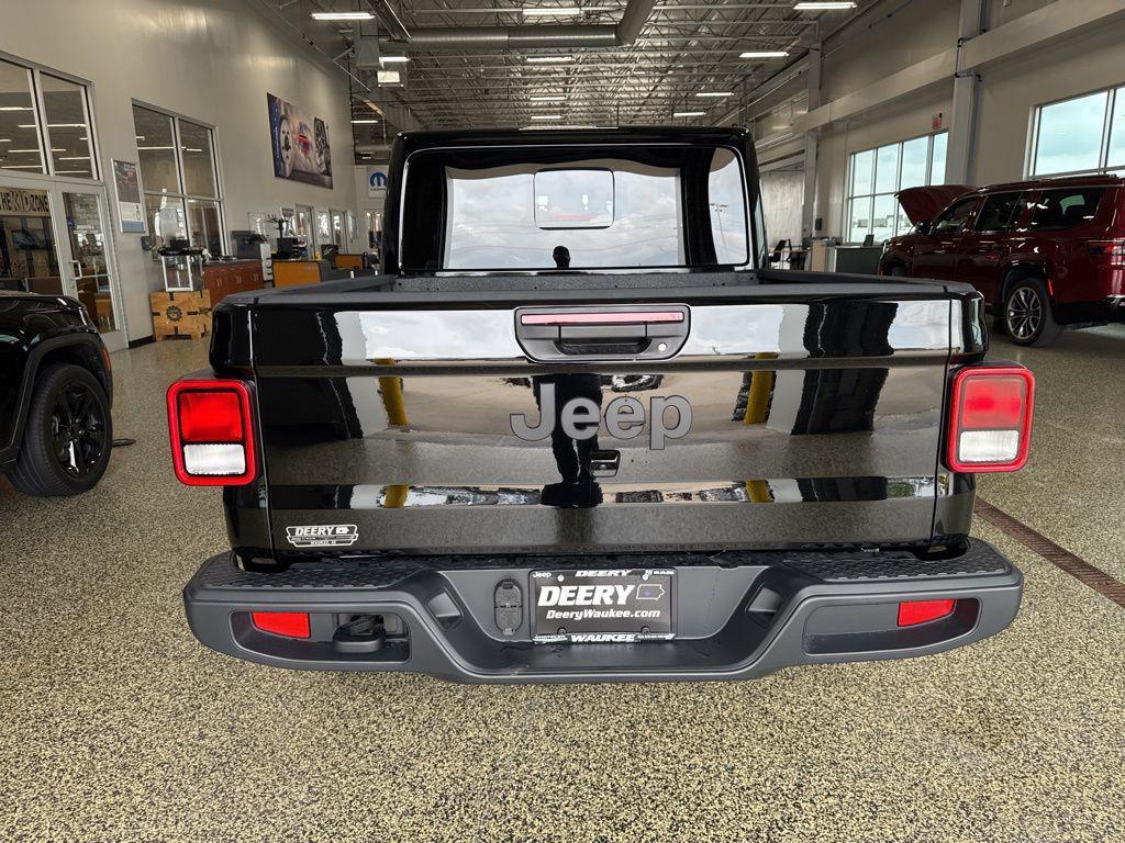 new 2025 Jeep Gladiator car, priced at $45,541