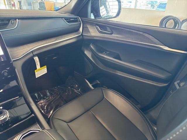 new 2025 Jeep Grand Cherokee car, priced at $45,006