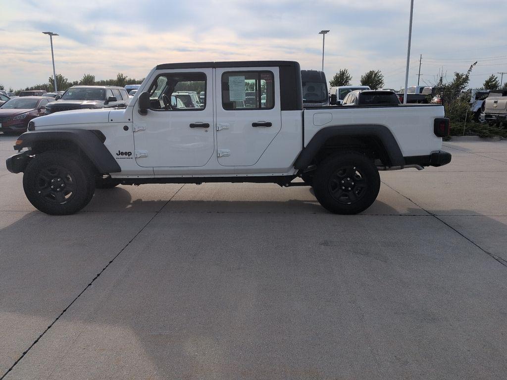 used 2024 Jeep Gladiator car, priced at $37,594