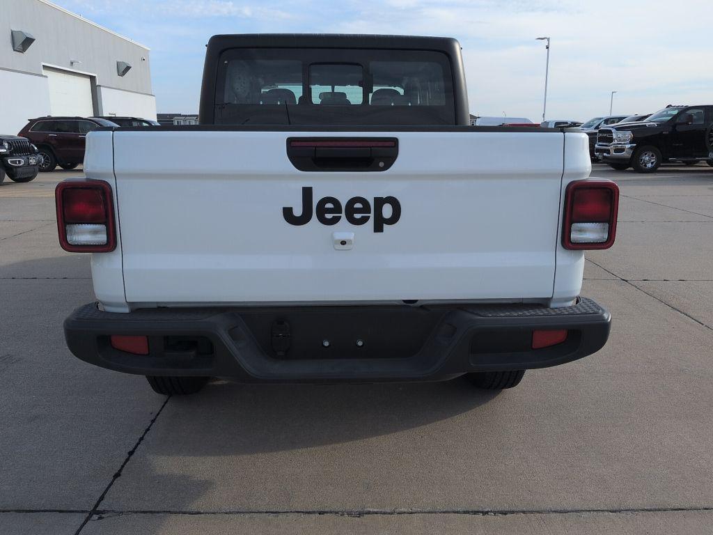 used 2024 Jeep Gladiator car, priced at $37,594