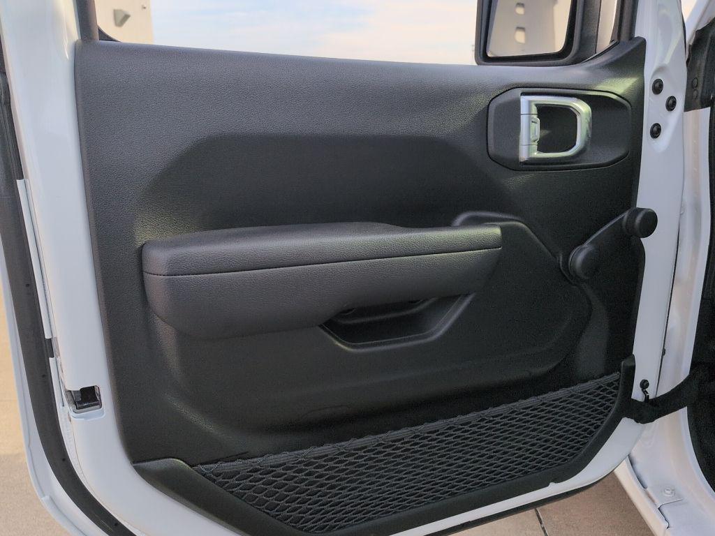 used 2024 Jeep Gladiator car, priced at $37,594